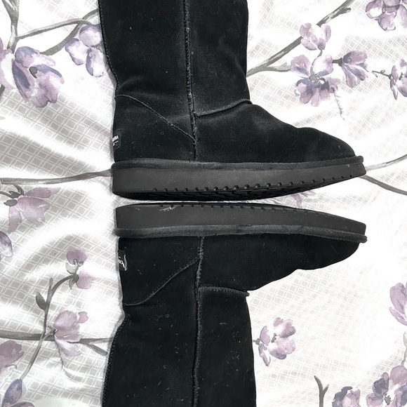 Koolaburra Black Ankle Boots Cozy Suede Design - Picture 6 of 11